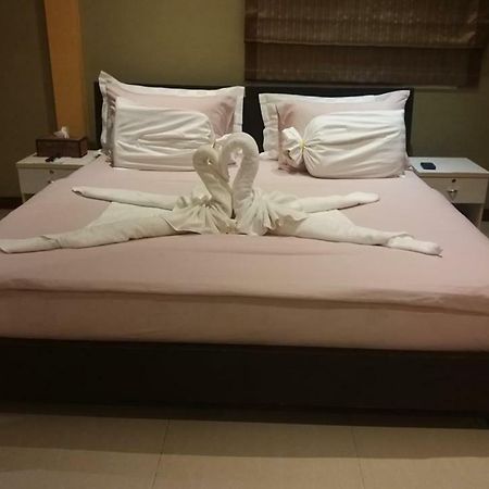 Boomerang Guesthouse And Bar Pattaya Exterior photo