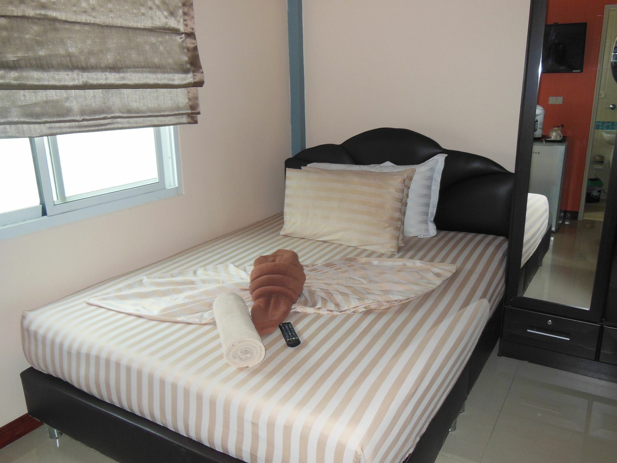 Boomerang Guesthouse And Bar Pattaya Exterior photo